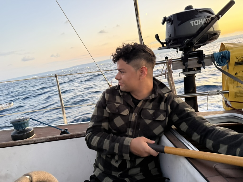 Sails alone | BITE